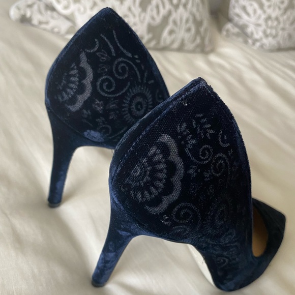 Ron White Navy “Shana” Stiletto Velvet Pump - Picture 5 of 7